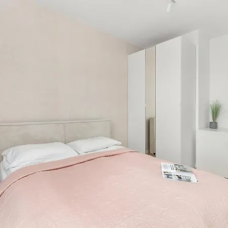 Modern Near Polsat Arena By Renters Apartamento